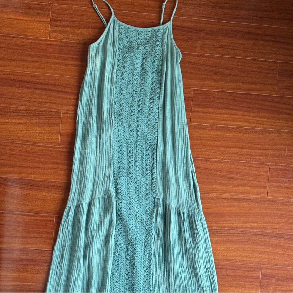 Elegant Green Maxi Dress with Delicate Straps